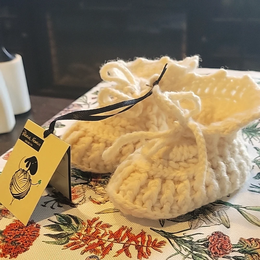 IRISH Made Lamb Yarn Cream handknit Baby Booties; NWT